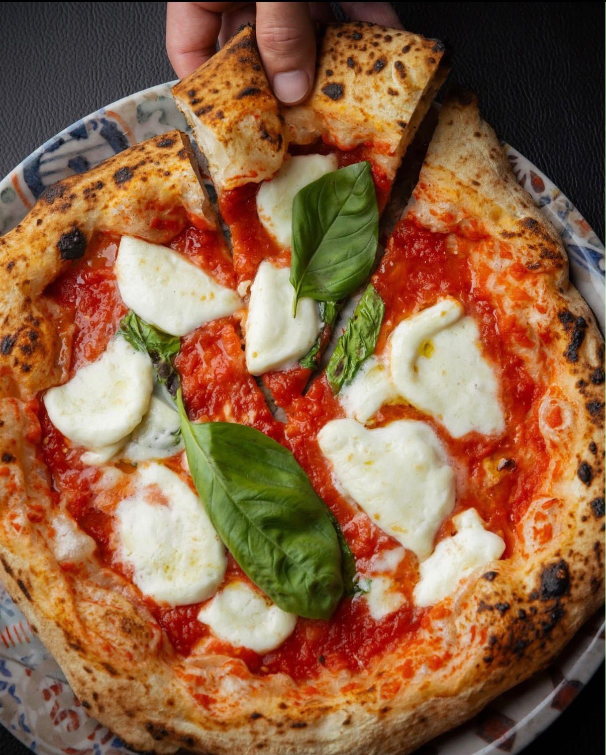 Pizza Margherita di Alberto Farina con fior di latte e basilico fresco