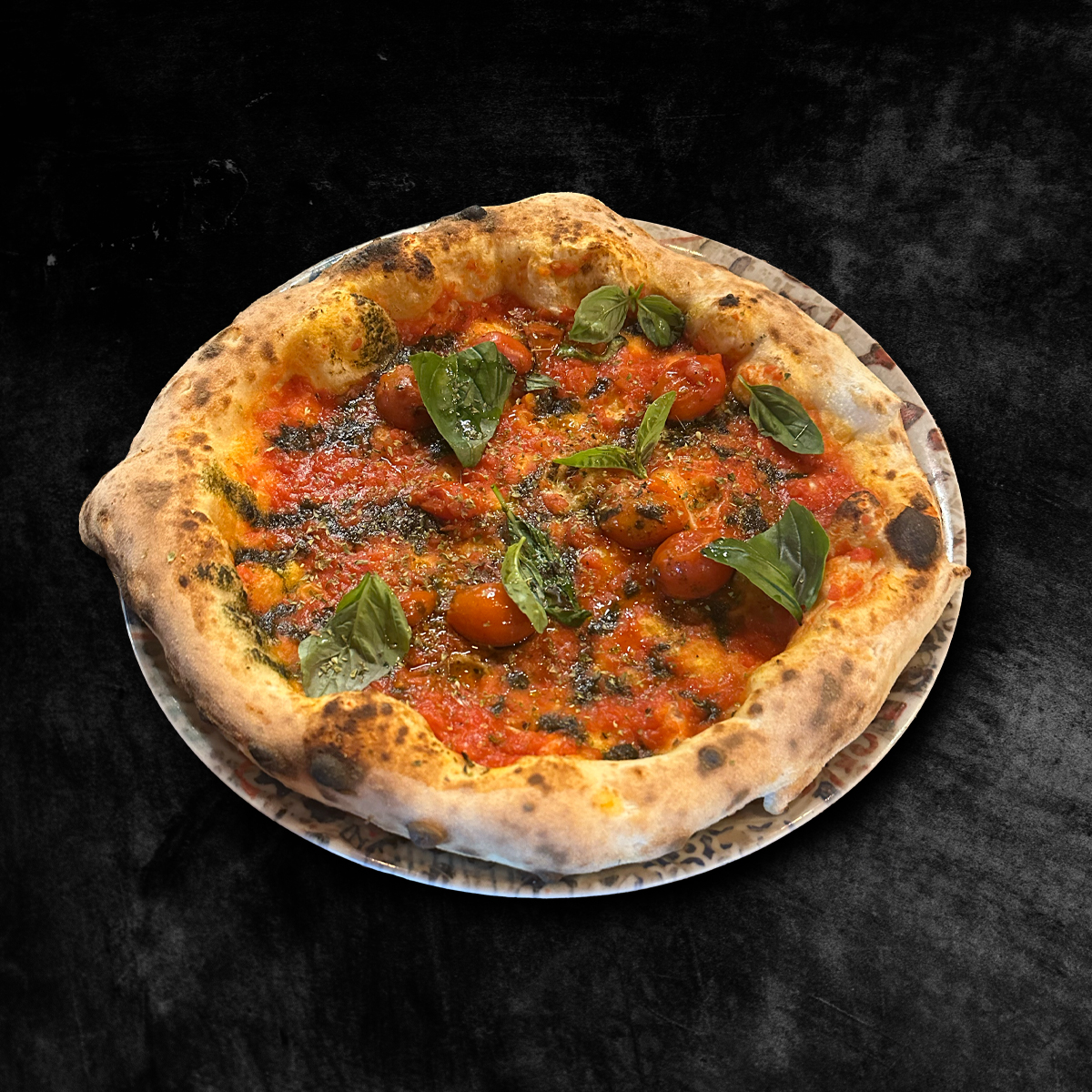 Marinara Vesuviana, pizza con datterini, pesto e basilico