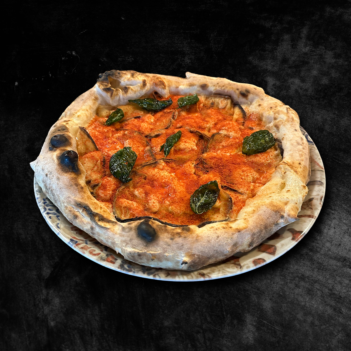 Parmigiana 2.0, pizza con melanzane, pomodoro e basilico