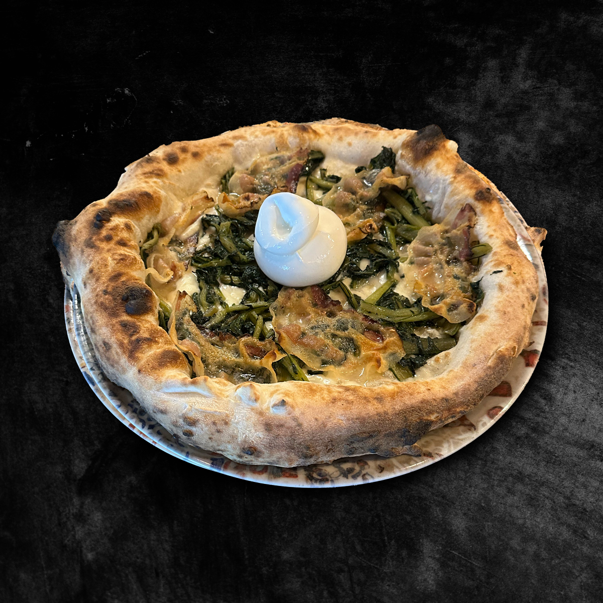 Royal Albertò, pizza con cime di rapa e fiocco di burrata